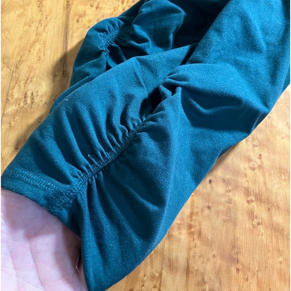 Unknown brand, teal leggings, detail at waist and ankle, excellent condition, - Picture 4 of 4